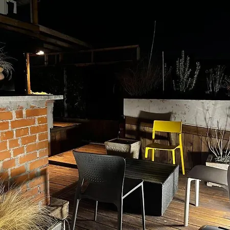 Apartment Elegant Rooftop Studio With Shared Terrace And Jacuzzi Budapest