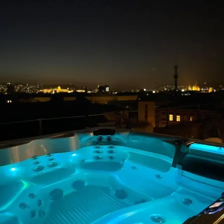 Elegant Rooftop Studio With Shared Terrace And Jacuzzi Будапешт