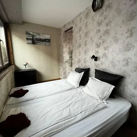 Elegant Rooftop Studio With Shared Terrace And Jacuzzi Apartmán