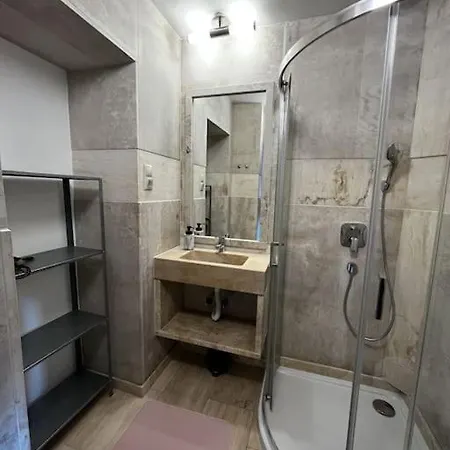 Elegant Rooftop Studio With Shared Terrace And Jacuzzi Budapešť