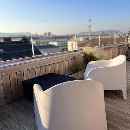 Elegant Rooftop Studio With Shared Terrace And Jacuzzi Apartmán *