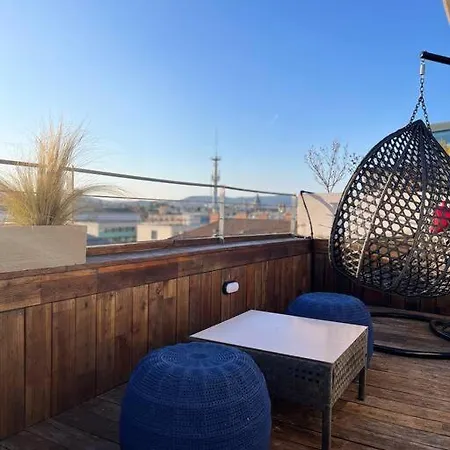 Elegant Rooftop Studio With Shared Terrace And Jacuzzi Apartmán Budapešť