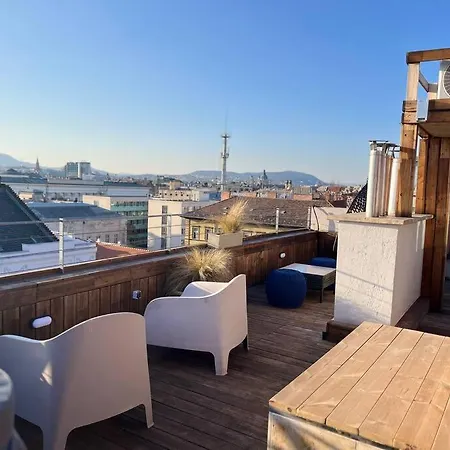 Elegant Rooftop Studio With Shared Terrace And Jacuzzi Apartmán Budapešť