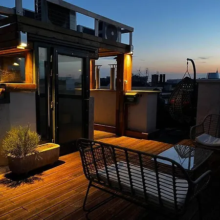 Apartmán Elegant Rooftop Studio With Shared Terrace And Jacuzzi *